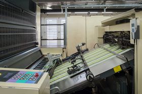 Bogeneinzug in die Lackiermaschine