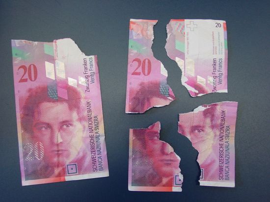 Billets de banque détériorés