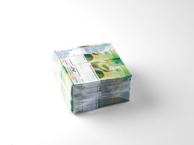 Liasses de billets emballées sous vide, recto