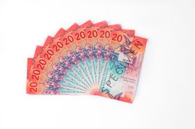 Ventaglio di banconote da 20 franchi (verso)