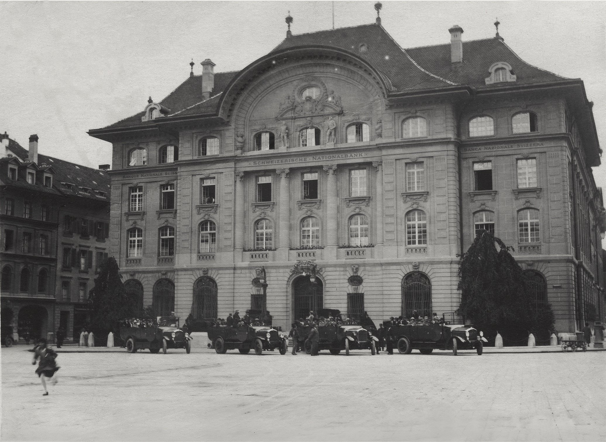 Первые центральные учреждения. Национальный банк Швейцарии 1907. Национальный банк Швейцарии Берн. Швейцарский национальный банк (SNB). Национальный банк Швейцарии в Цюрихе.